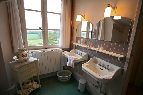 Bathroom - Tower room of the château de Beaujeu