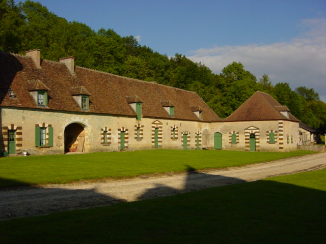 Vue de la façade nord des communs du château