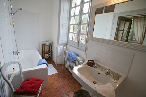 [Salle de Bain - Chambre du Pigeonnier]